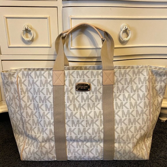 Michael Kors duffel bag - Picture 1 of 7